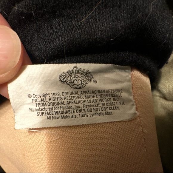 Hasbro Cabbage Patch Doll with Black Outfit and Orange Letter ‘M’ Vintage 1989 - Picture 7 of 8